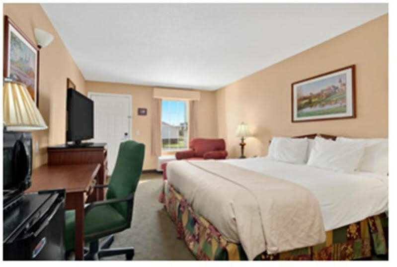 Baymont By Wyndham Warner Robins Motel Exterior foto